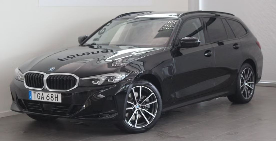 BMW 330e xDrive Touring tažné