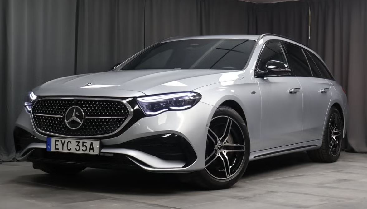 MERCEDES-BENZ E 300e AMG Premium Burmester tažné